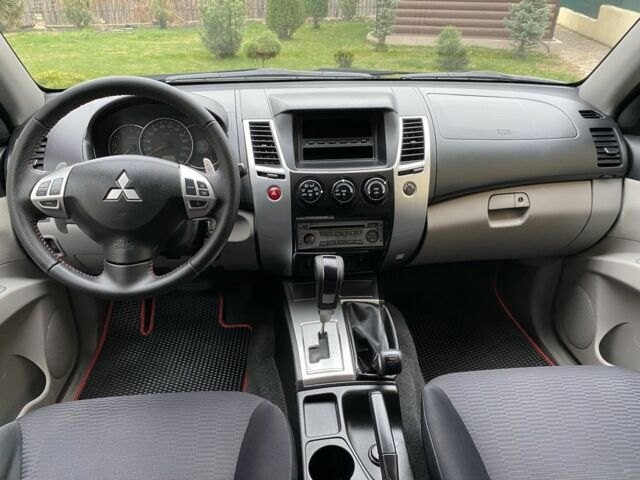 Черный Мицубиси Паджеро Спорт, объемом двигателя 2.5 л и пробегом 154 тыс. км за 13850 $, фото 16 на Automoto.ua