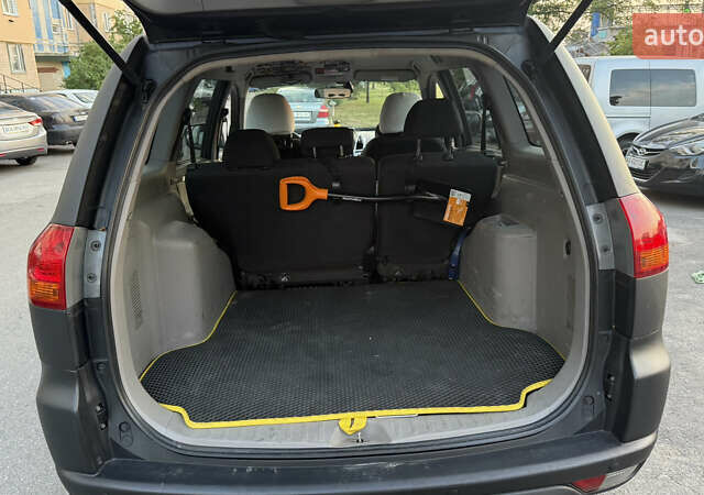 Чорний Міцубісі Паджеро Спорт, об'ємом двигуна 2.48 л та пробігом 244 тис. км за 15000 $, фото 6 на Automoto.ua