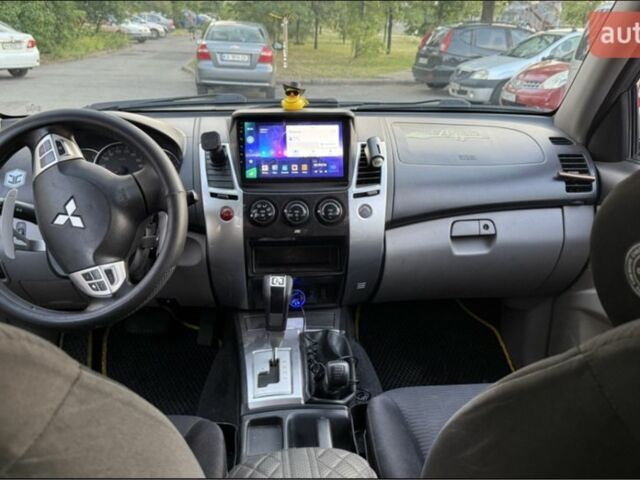 Чорний Міцубісі Паджеро Спорт, об'ємом двигуна 2.5 л та пробігом 250 тис. км за 14000 $, фото 7 на Automoto.ua