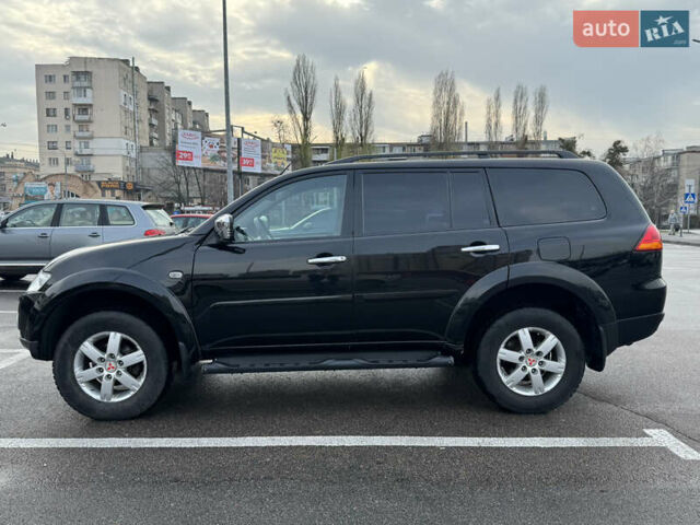 Черный Мицубиси Паджеро Спорт, объемом двигателя 2.5 л и пробегом 219 тыс. км за 12000 $, фото 1 на Automoto.ua