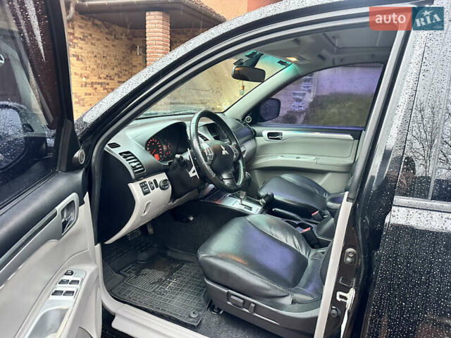 Чорний Міцубісі Паджеро Спорт, об'ємом двигуна 2.48 л та пробігом 200 тис. км за 13500 $, фото 10 на Automoto.ua