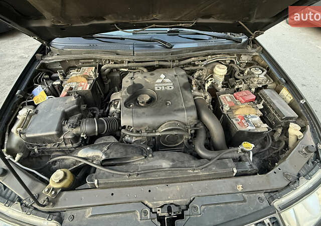 Чорний Міцубісі Паджеро Спорт, об'ємом двигуна 2.48 л та пробігом 244 тис. км за 15000 $, фото 1 на Automoto.ua