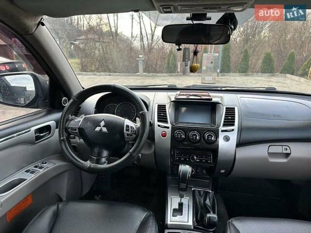 Чорний Міцубісі Паджеро Спорт, об'ємом двигуна 2.48 л та пробігом 245 тис. км за 12500 $, фото 4 на Automoto.ua