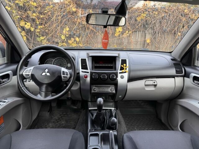 Черный Мицубиси Паджеро Спорт, объемом двигателя 2.5 л и пробегом 219 тыс. км за 12200 $, фото 12 на Automoto.ua