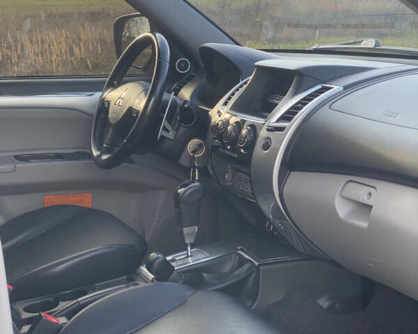 Чорний Міцубісі Паджеро Спорт, об'ємом двигуна 3 л та пробігом 255 тис. км за 12900 $, фото 10 на Automoto.ua