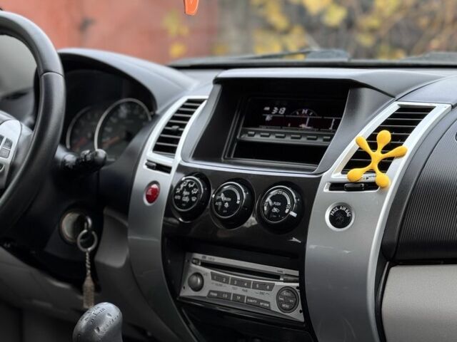 Черный Мицубиси Паджеро Спорт, объемом двигателя 2.5 л и пробегом 219 тыс. км за 12200 $, фото 15 на Automoto.ua