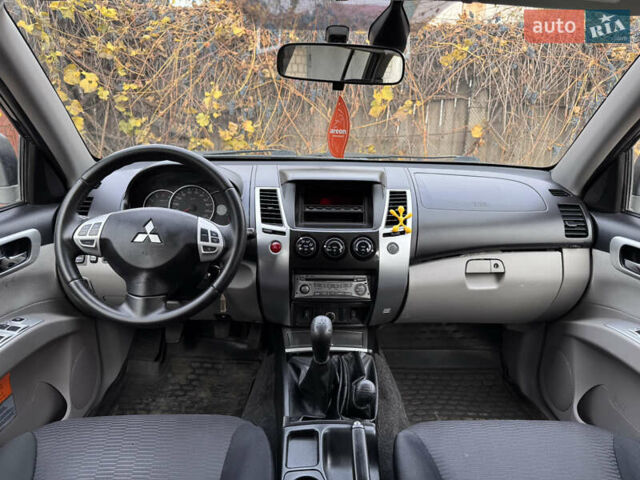 Черный Мицубиси Паджеро Спорт, объемом двигателя 2.5 л и пробегом 219 тыс. км за 12200 $, фото 33 на Automoto.ua