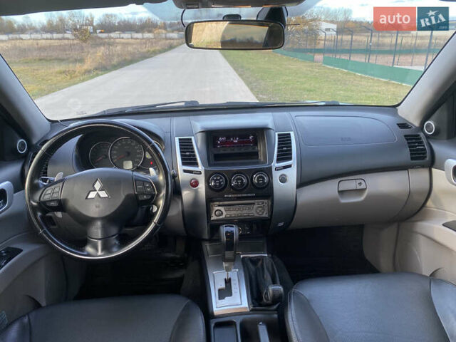 Чорний Міцубісі Паджеро Спорт, об'ємом двигуна 3 л та пробігом 255 тис. км за 12900 $, фото 8 на Automoto.ua