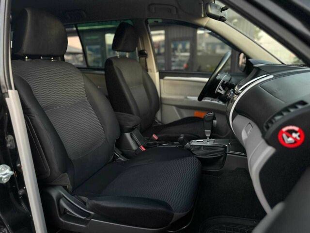 Чорний Міцубісі Паджеро Спорт, об'ємом двигуна 2.5 л та пробігом 197 тис. км за 12990 $, фото 10 на Automoto.ua