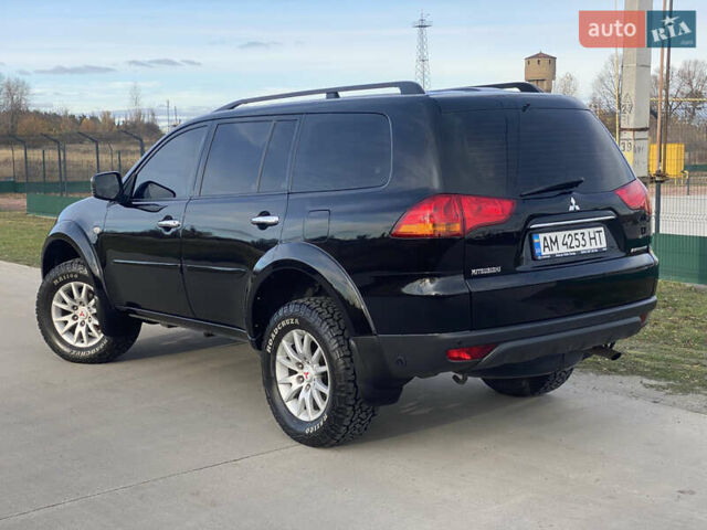 Чорний Міцубісі Паджеро Спорт, об'ємом двигуна 3 л та пробігом 255 тис. км за 12900 $, фото 2 на Automoto.ua