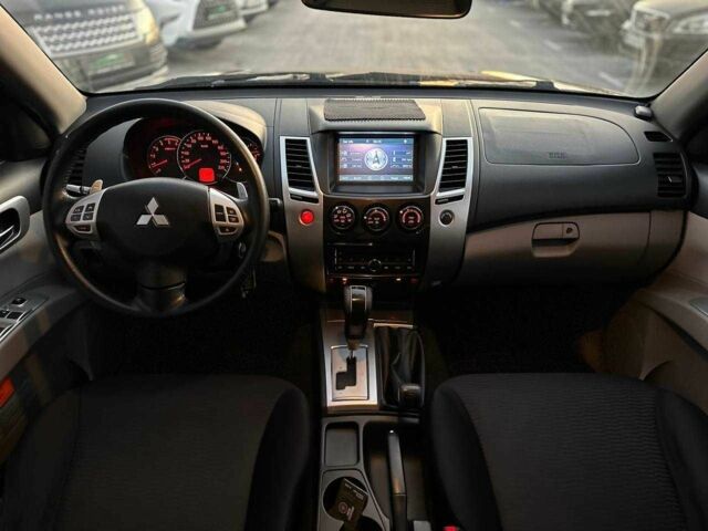 Чорний Міцубісі Паджеро Спорт, об'ємом двигуна 2.5 л та пробігом 197 тис. км за 12990 $, фото 15 на Automoto.ua