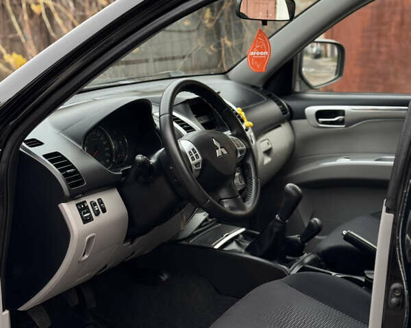 Черный Мицубиси Паджеро Спорт, объемом двигателя 2.5 л и пробегом 219 тыс. км за 12200 $, фото 32 на Automoto.ua