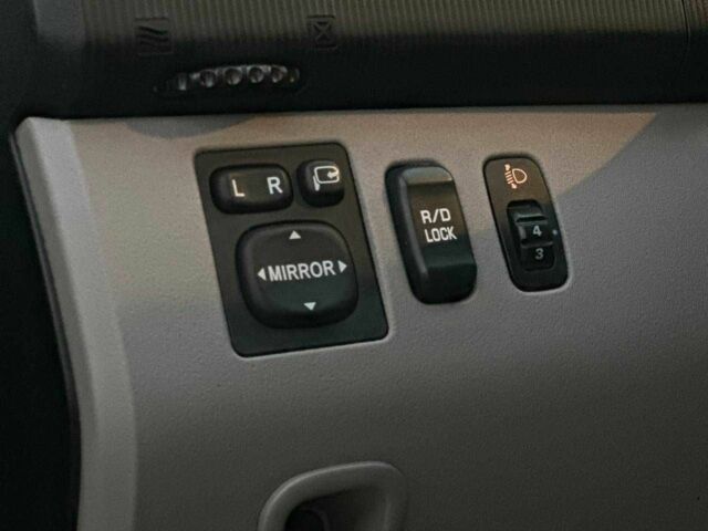 Чорний Міцубісі Паджеро Спорт, об'ємом двигуна 2.5 л та пробігом 197 тис. км за 12990 $, фото 21 на Automoto.ua