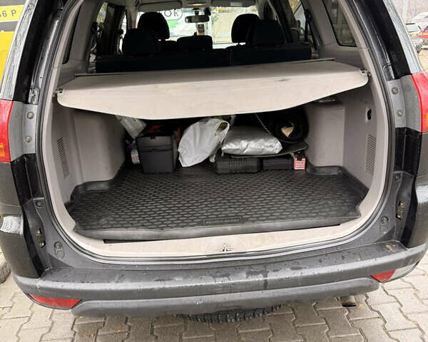 Чорний Міцубісі Паджеро Спорт, об'ємом двигуна 2.48 л та пробігом 225 тис. км за 14799 $, фото 12 на Automoto.ua