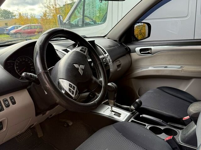 Міцубісі Паджеро Спорт 2011 у Києві на Automoto.ua Чорний Міцубісі Паджеро Спорт, об'ємом двигуна 2.5 л та пробігом 208 тис. км за 13000 $, фото 8 на Automoto.ua