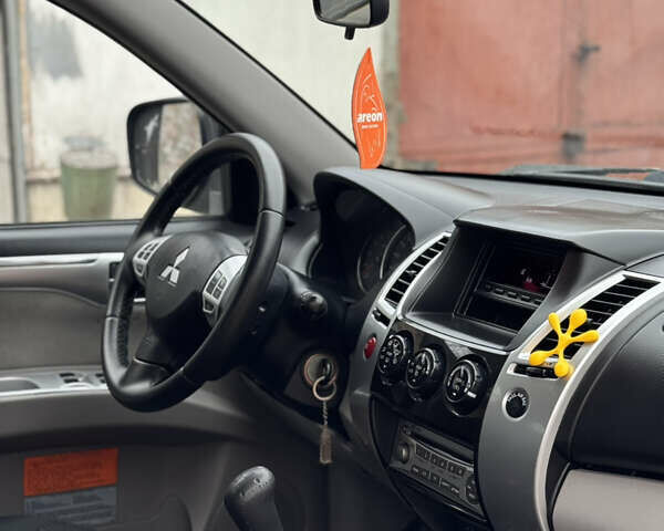 Черный Мицубиси Паджеро Спорт, объемом двигателя 2.5 л и пробегом 219 тыс. км за 12200 $, фото 42 на Automoto.ua