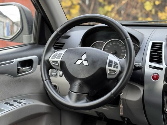 Черный Мицубиси Паджеро Спорт, объемом двигателя 2.5 л и пробегом 219 тыс. км за 12200 $, фото 13 на Automoto.ua