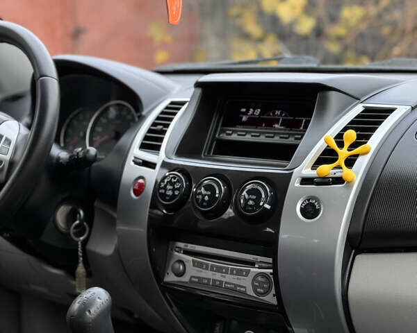 Черный Мицубиси Паджеро Спорт, объемом двигателя 2.5 л и пробегом 219 тыс. км за 12200 $, фото 63 на Automoto.ua