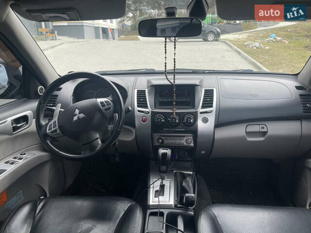 Черный Мицубиси Паджеро Спорт, объемом двигателя 2.48 л и пробегом 221 тыс. км за 15000 $, фото 6 на Automoto.ua