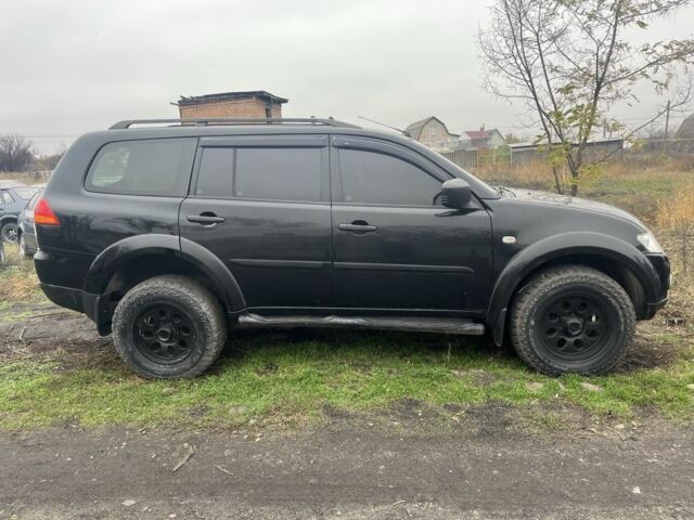 Черный Мицубиси Паджеро Спорт, объемом двигателя 2.5 л и пробегом 199 тыс. км за 10000 $, фото 1 на Automoto.ua