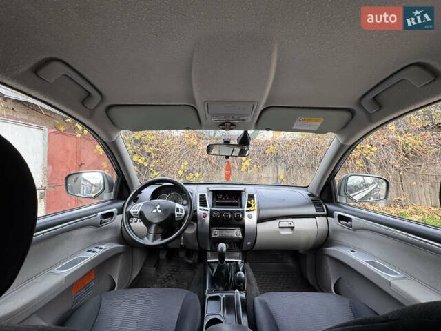 Черный Мицубиси Паджеро Спорт, объемом двигателя 2.5 л и пробегом 219 тыс. км за 12200 $, фото 65 на Automoto.ua