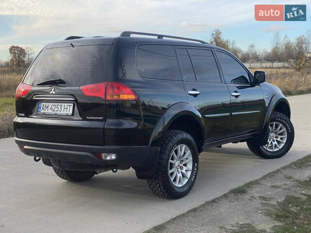 Чорний Міцубісі Паджеро Спорт, об'ємом двигуна 3 л та пробігом 255 тис. км за 12900 $, фото 3 на Automoto.ua