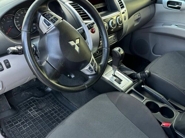 Черный Мицубиси Паджеро Спорт, объемом двигателя 2.5 л и пробегом 139 тыс. км за 15000 $, фото 6 на Automoto.ua