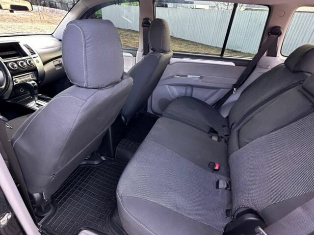 Черный Мицубиси Паджеро Спорт, объемом двигателя 2.5 л и пробегом 139 тыс. км за 15000 $, фото 14 на Automoto.ua