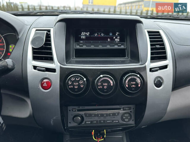 Черный Мицубиси Паджеро Спорт, объемом двигателя 2.5 л и пробегом 295 тыс. км за 13200 $, фото 41 на Automoto.ua