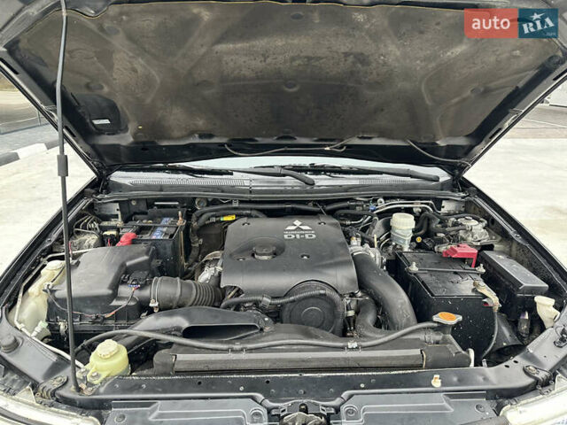 Черный Мицубиси Паджеро Спорт, объемом двигателя 2.5 л и пробегом 295 тыс. км за 13200 $, фото 48 на Automoto.ua