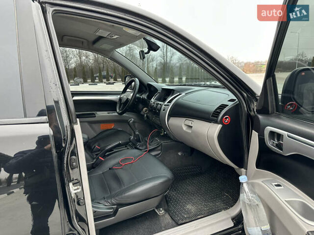 Черный Мицубиси Паджеро Спорт, объемом двигателя 2.5 л и пробегом 295 тыс. км за 13200 $, фото 44 на Automoto.ua