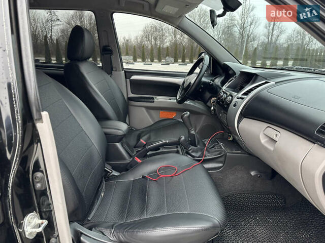 Черный Мицубиси Паджеро Спорт, объемом двигателя 2.5 л и пробегом 295 тыс. км за 13200 $, фото 45 на Automoto.ua