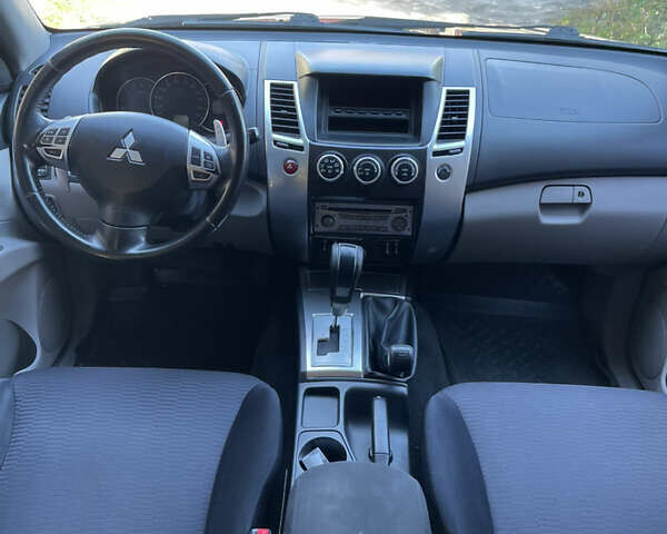 Черный Мицубиси Паджеро Спорт, объемом двигателя 2.5 л и пробегом 169 тыс. км за 15200 $, фото 13 на Automoto.ua