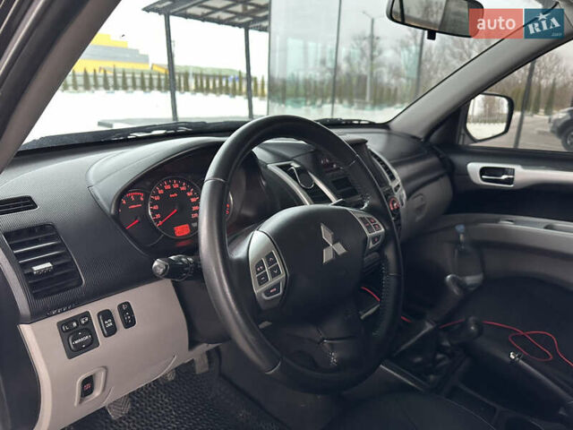 Черный Мицубиси Паджеро Спорт, объемом двигателя 2.5 л и пробегом 295 тыс. км за 13200 $, фото 32 на Automoto.ua