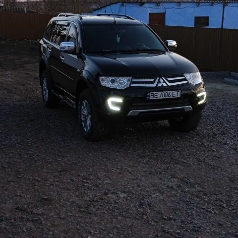 Черный Мицубиси Паджеро Спорт, объемом двигателя 2.5 л и пробегом 147 тыс. км за 15700 $, фото 1 на Automoto.ua