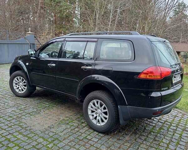 Чорний Міцубісі Паджеро Спорт, об'ємом двигуна 2.48 л та пробігом 300 тис. км за 15500 $, фото 2 на Automoto.ua