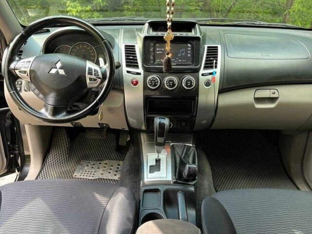 Чорний Міцубісі Паджеро Спорт, об'ємом двигуна 2.5 л та пробігом 150 тис. км за 16700 $, фото 13 на Automoto.ua