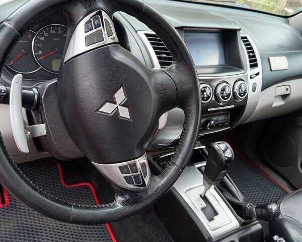 Чорний Міцубісі Паджеро Спорт, об'ємом двигуна 2.48 л та пробігом 300 тис. км за 15500 $, фото 10 на Automoto.ua
