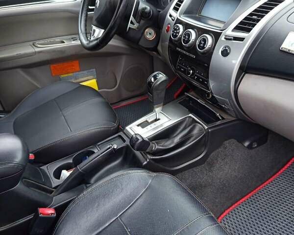 Чорний Міцубісі Паджеро Спорт, об'ємом двигуна 2.48 л та пробігом 300 тис. км за 15500 $, фото 19 на Automoto.ua