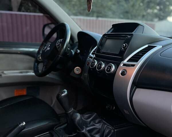 Черный Мицубиси Паджеро Спорт, объемом двигателя 2.48 л и пробегом 340 тыс. км за 13000 $, фото 4 на Automoto.ua