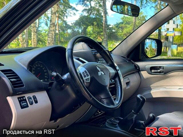 Чорний Міцубісі Паджеро Спорт, об'ємом двигуна 2.5 л та пробігом 181 тис. км за 13300 $, фото 5 на Automoto.ua