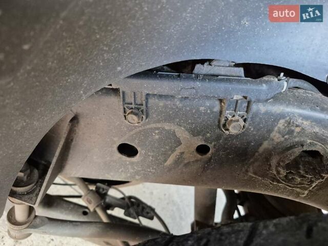 Чорний Міцубісі Паджеро Спорт, об'ємом двигуна 2.48 л та пробігом 192 тис. км за 16300 $, фото 12 на Automoto.ua