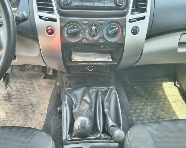 Черный Мицубиси Паджеро Спорт, объемом двигателя 2.5 л и пробегом 32 тыс. км за 19230 $, фото 4 на Automoto.ua