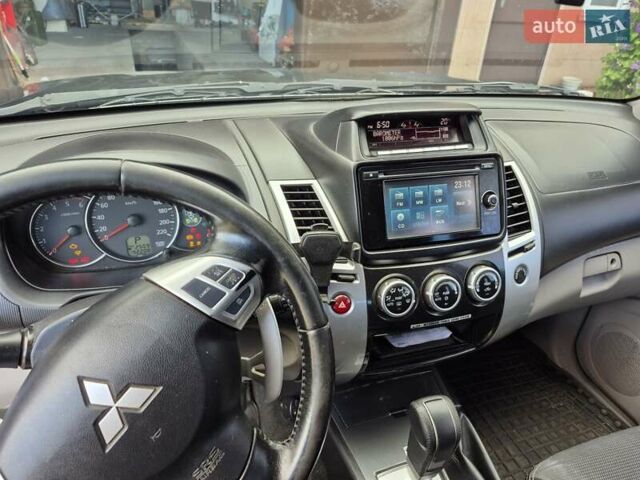Чорний Міцубісі Паджеро Спорт, об'ємом двигуна 2.48 л та пробігом 192 тис. км за 16300 $, фото 15 на Automoto.ua