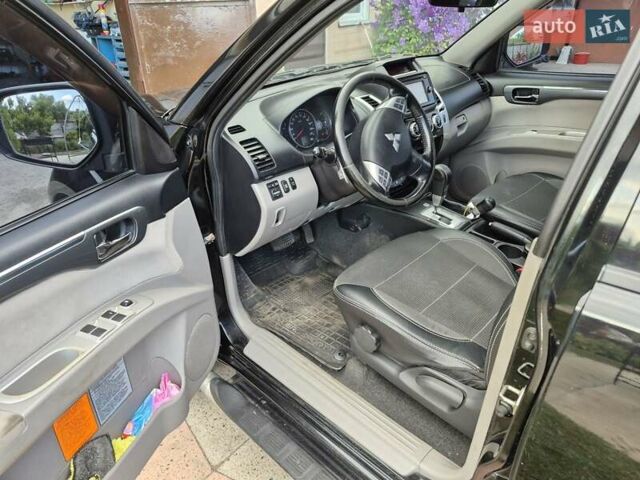 Чорний Міцубісі Паджеро Спорт, об'ємом двигуна 2.48 л та пробігом 192 тис. км за 16300 $, фото 13 на Automoto.ua