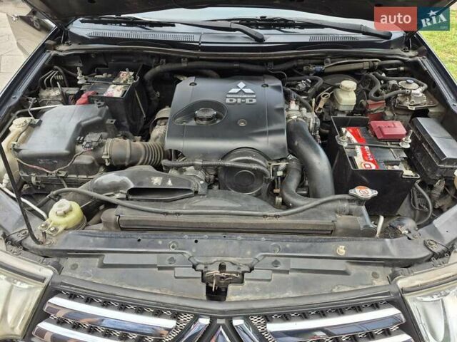 Чорний Міцубісі Паджеро Спорт, об'ємом двигуна 2.48 л та пробігом 192 тис. км за 16300 $, фото 19 на Automoto.ua