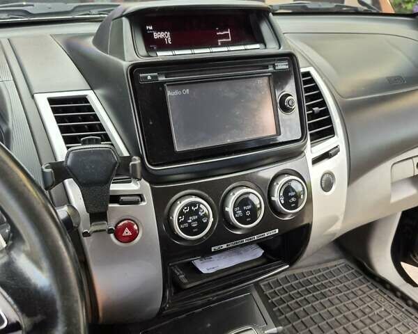 Чорний Міцубісі Паджеро Спорт, об'ємом двигуна 2.48 л та пробігом 192 тис. км за 16300 $, фото 22 на Automoto.ua