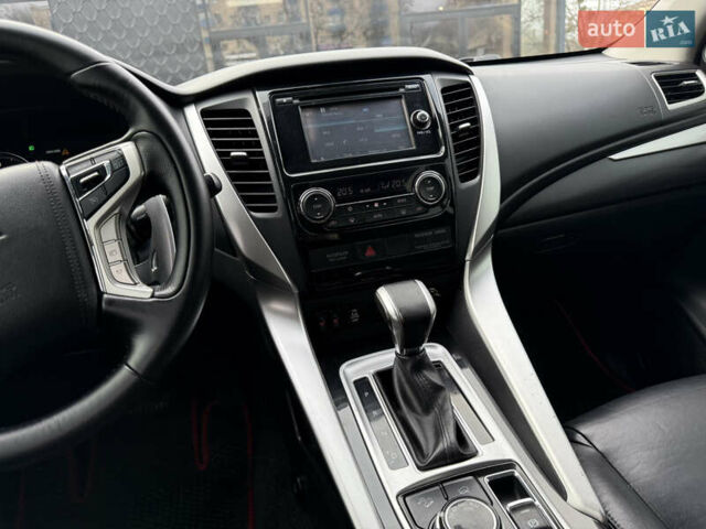 Черный Мицубиси Паджеро Спорт, объемом двигателя 2.44 л и пробегом 119 тыс. км за 19999 $, фото 42 на Automoto.ua