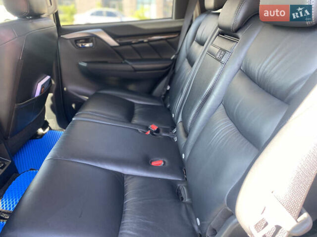 Черный Мицубиси Паджеро Спорт, объемом двигателя 2.44 л и пробегом 144 тыс. км за 28000 $, фото 1 на Automoto.ua