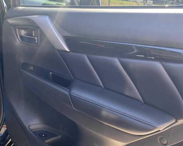 Черный Мицубиси Паджеро Спорт, объемом двигателя 2.44 л и пробегом 144 тыс. км за 28000 $, фото 9 на Automoto.ua